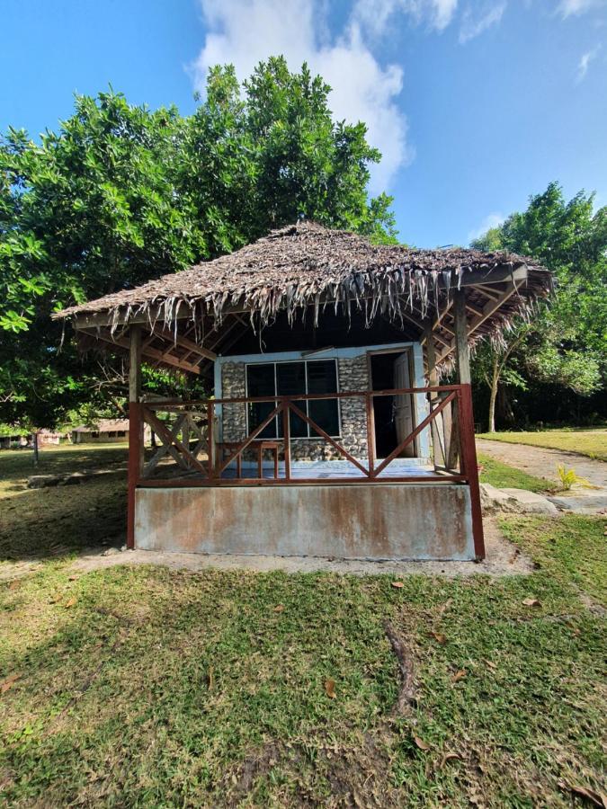 Lonnoc Beach Lodge Hog Harbour Exterior foto